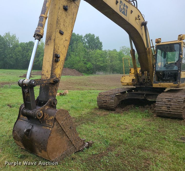 image for item LE9065 1990 Caterpillar EL200B  excavator