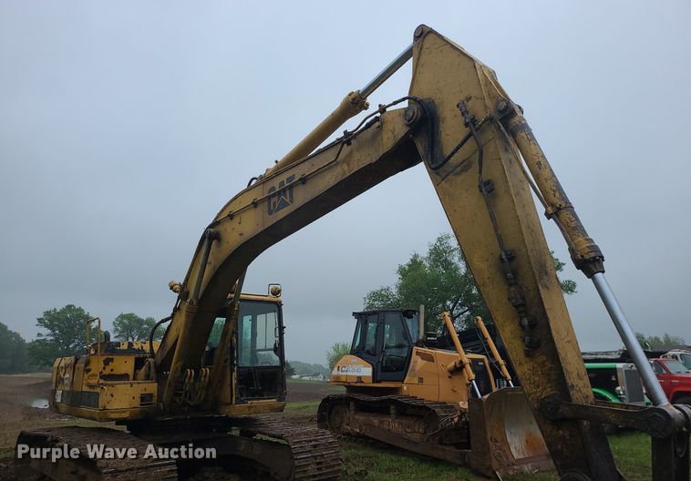 image for item LE9065 1990 Caterpillar EL200B  excavator