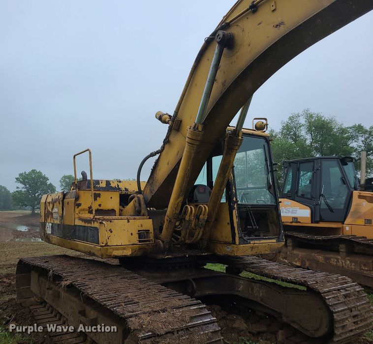 image for item LE9065 1990 Caterpillar EL200B  excavator