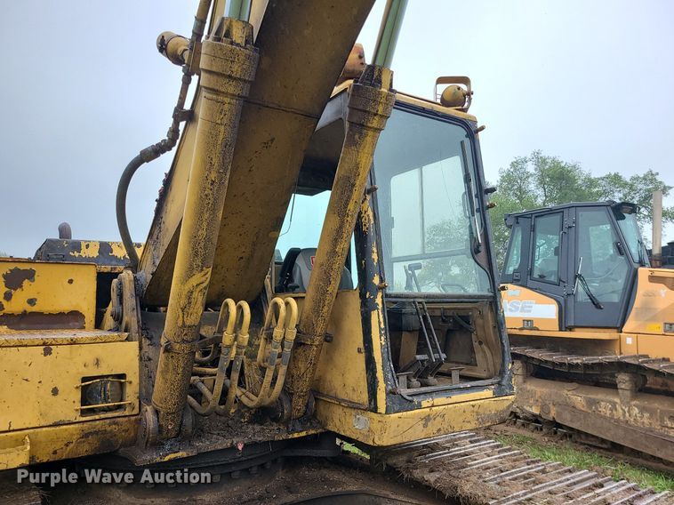 image for item LE9065 1990 Caterpillar EL200B  excavator