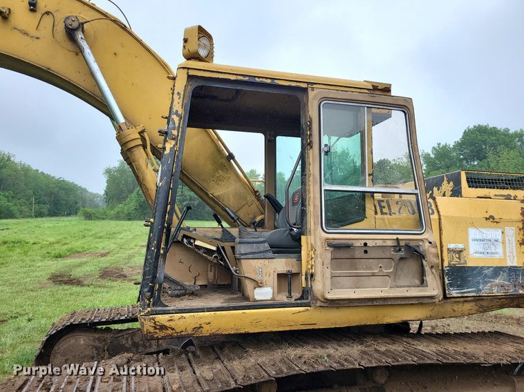 image for item LE9065 1990 Caterpillar EL200B  excavator