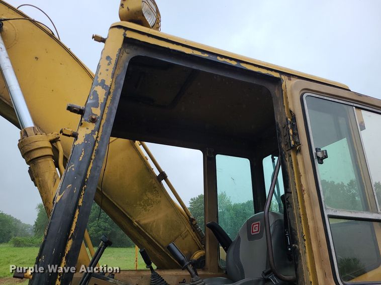 image for item LE9065 1990 Caterpillar EL200B  excavator
