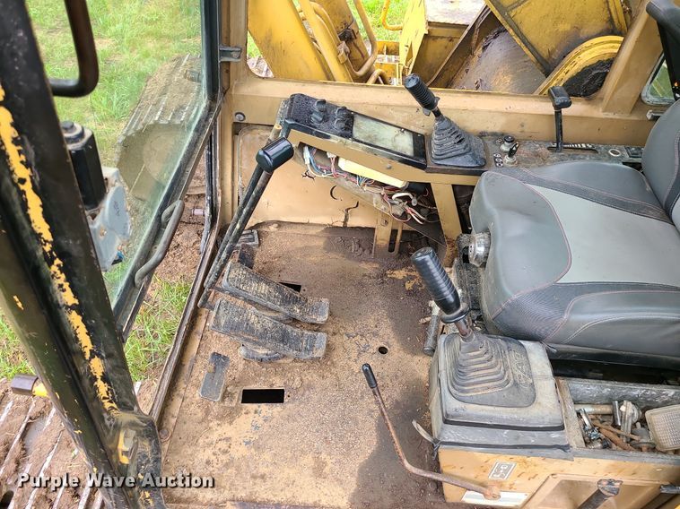 image for item LE9065 1990 Caterpillar EL200B  excavator