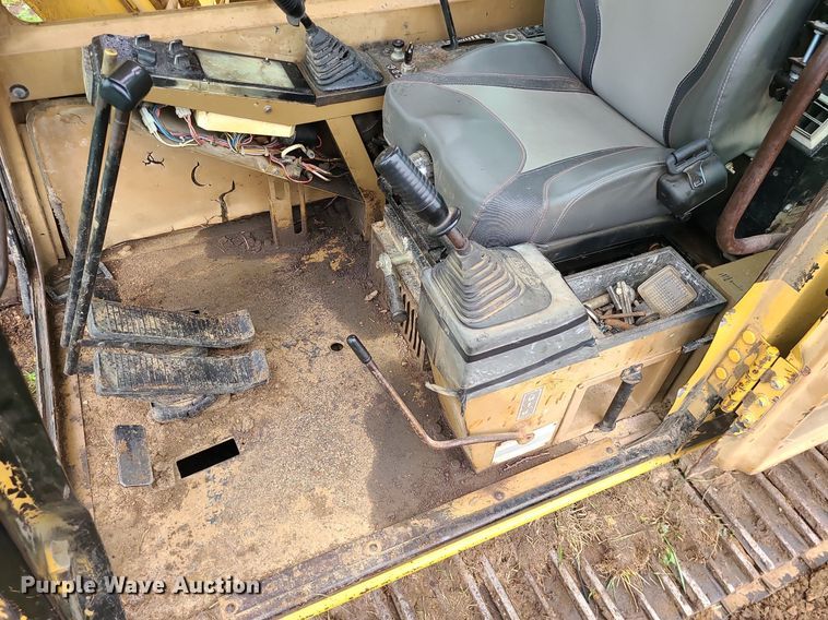 image for item LE9065 1990 Caterpillar EL200B  excavator