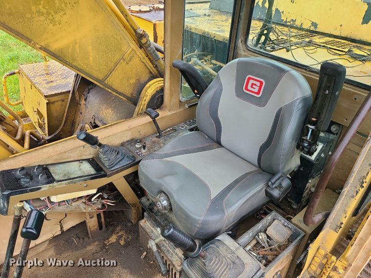 image for item LE9065 1990 Caterpillar EL200B  excavator