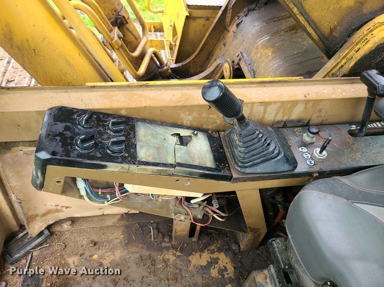 image for item LE9065 1990 Caterpillar EL200B  excavator