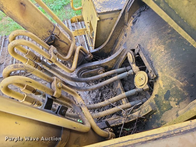 image for item LE9065 1990 Caterpillar EL200B  excavator