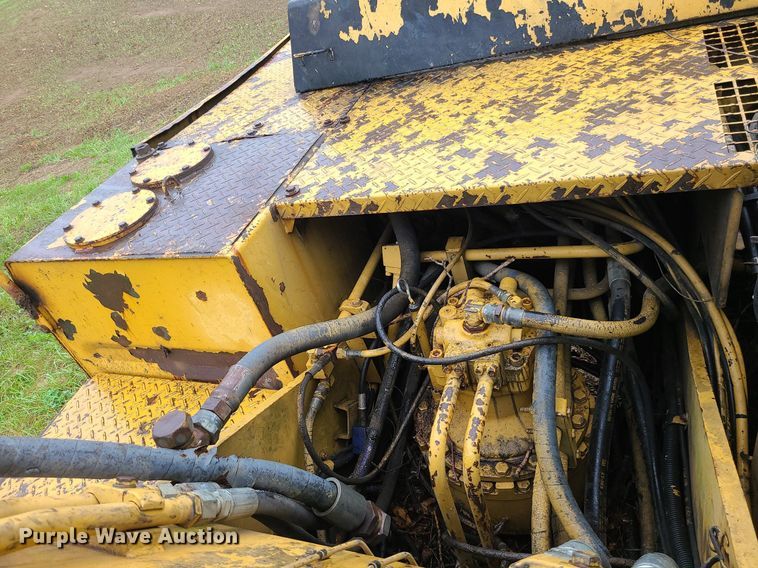 image for item LE9065 1990 Caterpillar EL200B  excavator