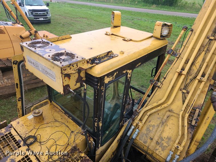 image for item LE9065 1990 Caterpillar EL200B  excavator