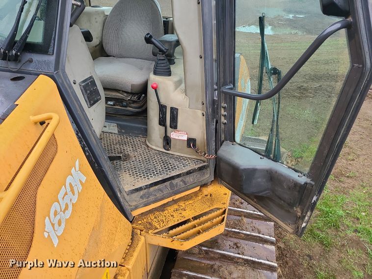 image for item LE9066 2003 Case 1850K  dozer