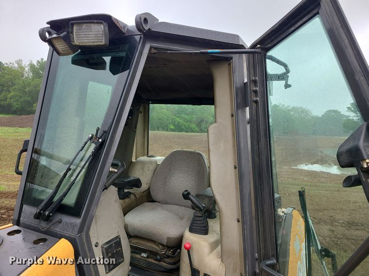 image for item LE9066 2003 Case 1850K  dozer