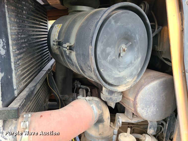 image for item LE9066 2003 Case 1850K  dozer