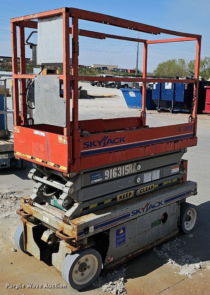 image for item LE9381 2012 Skyjack SJIII 3219  scissor lift