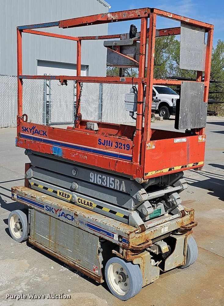 image for item LE9381 2012 Skyjack SJIII 3219  scissor lift