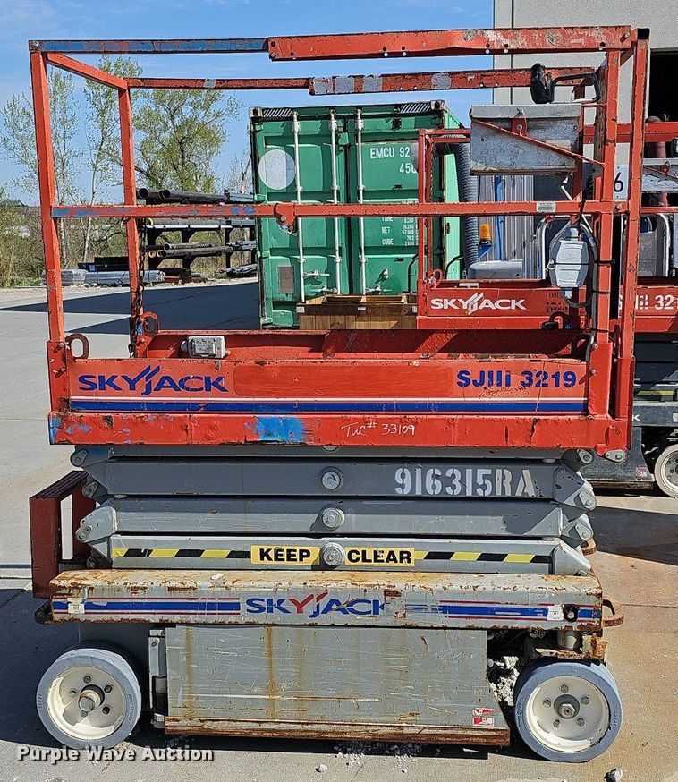 image for item LE9381 2012 Skyjack SJIII 3219  scissor lift
