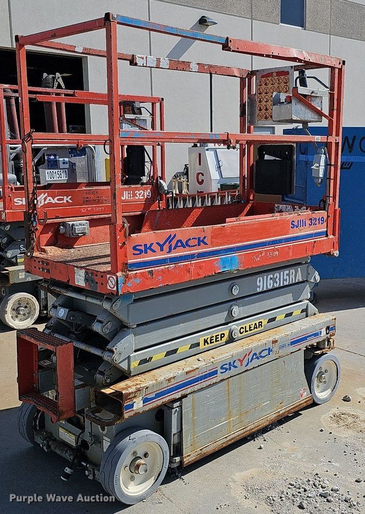 image for item LE9381 2012 Skyjack SJIII 3219  scissor lift
