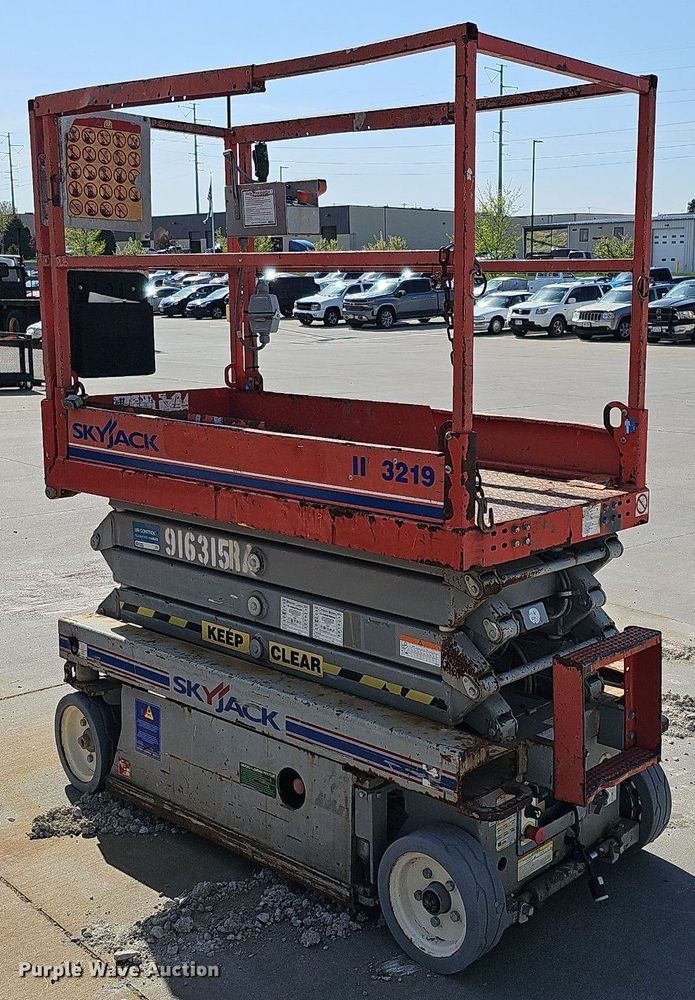 image for item LE9381 2012 Skyjack SJIII 3219  scissor lift