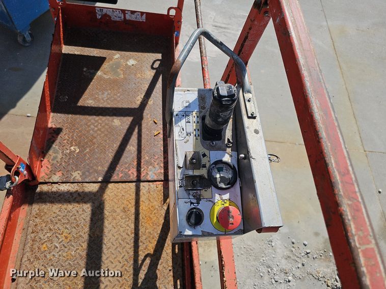 image for item LE9381 2012 Skyjack SJIII 3219  scissor lift