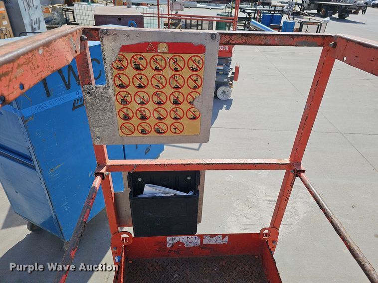 image for item LE9381 2012 Skyjack SJIII 3219  scissor lift