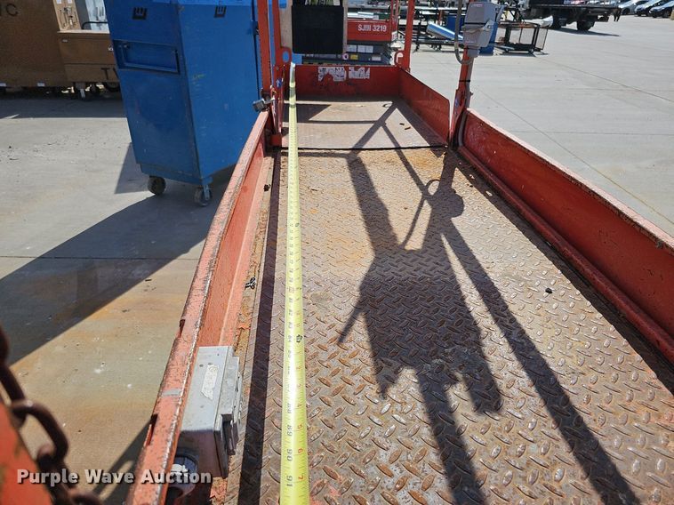 image for item LE9381 2012 Skyjack SJIII 3219  scissor lift