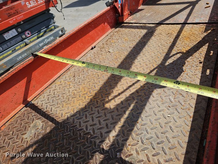 image for item LE9381 2012 Skyjack SJIII 3219  scissor lift