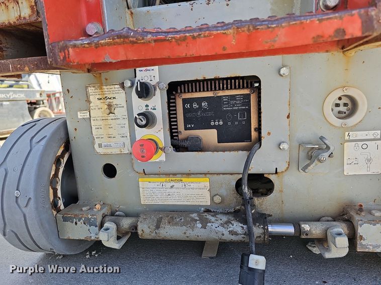 image for item LE9381 2012 Skyjack SJIII 3219  scissor lift