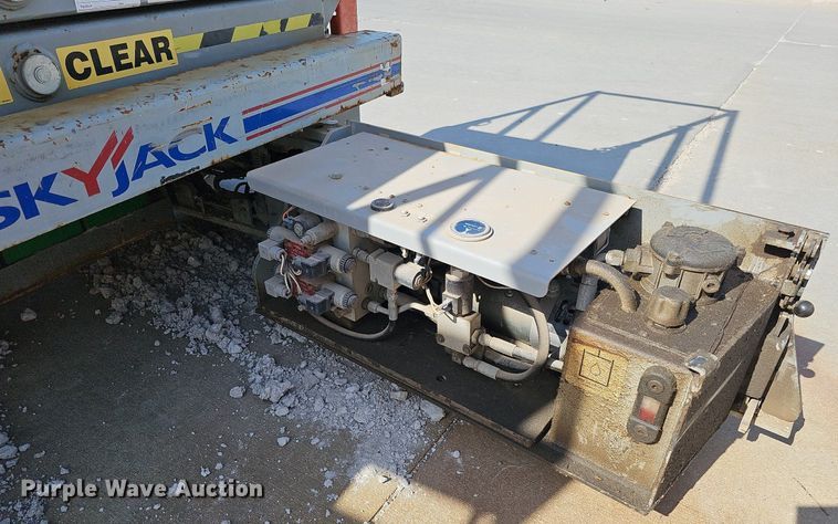 image for item LE9381 2012 Skyjack SJIII 3219  scissor lift