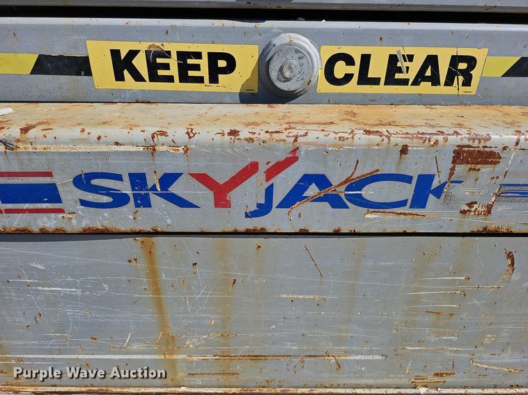 image for item LE9381 2012 Skyjack SJIII 3219  scissor lift
