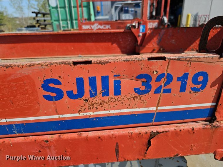 image for item LE9381 2012 Skyjack SJIII 3219  scissor lift