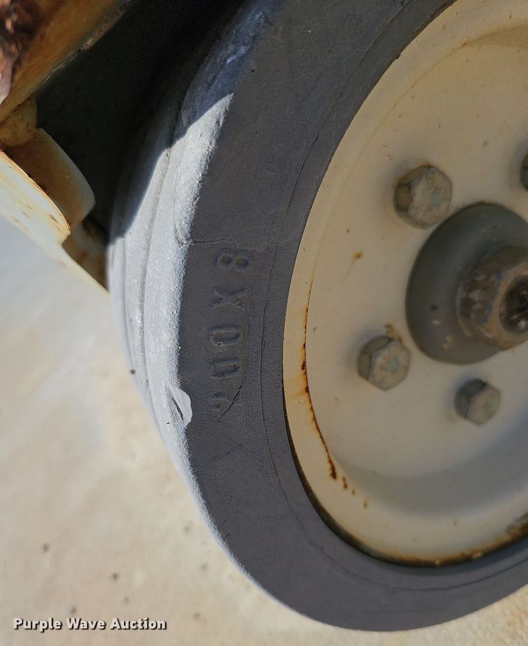 image for item LE9381 2012 Skyjack SJIII 3219  scissor lift