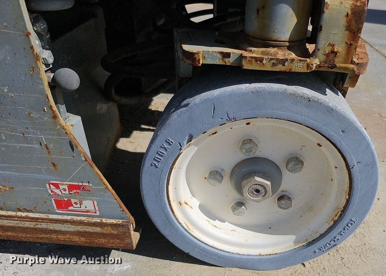 image for item LE9381 2012 Skyjack SJIII 3219  scissor lift