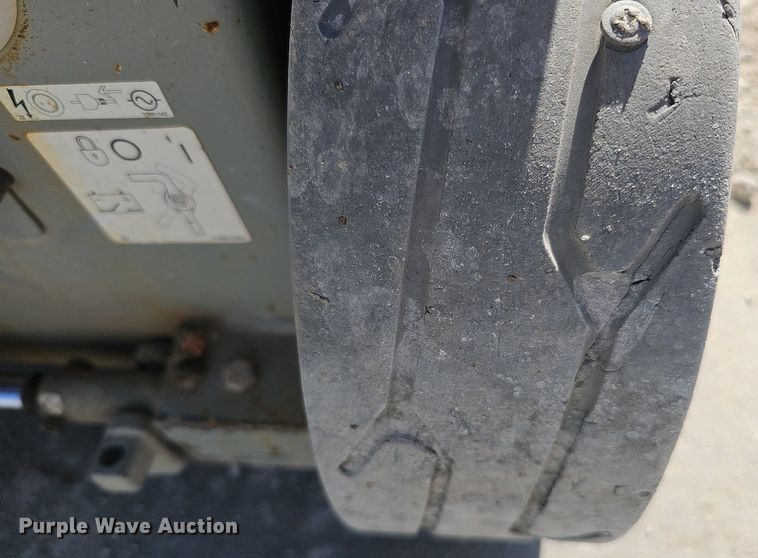 image for item LE9381 2012 Skyjack SJIII 3219  scissor lift