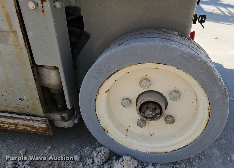 image for item LE9381 2012 Skyjack SJIII 3219  scissor lift