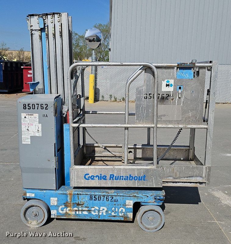 image for item LE9382 2011 Genie GR-20  vertical lift