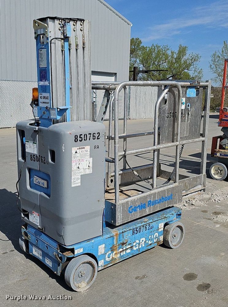 image for item LE9382 2011 Genie GR-20  vertical lift