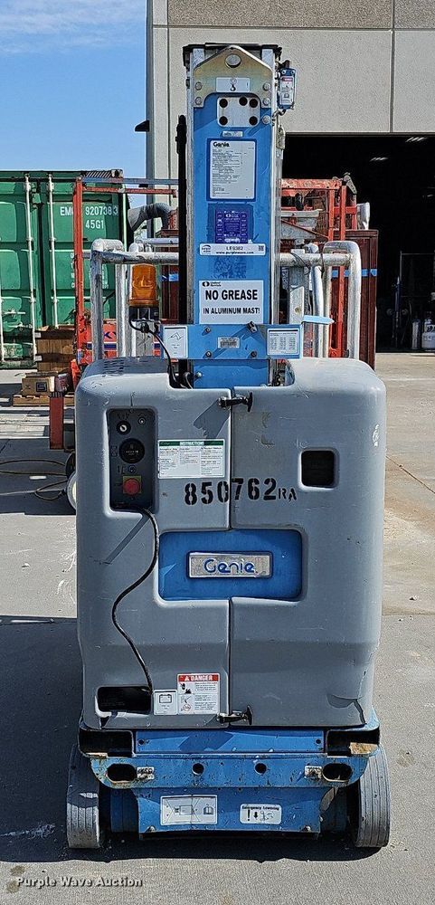 image for item LE9382 2011 Genie GR-20  vertical lift