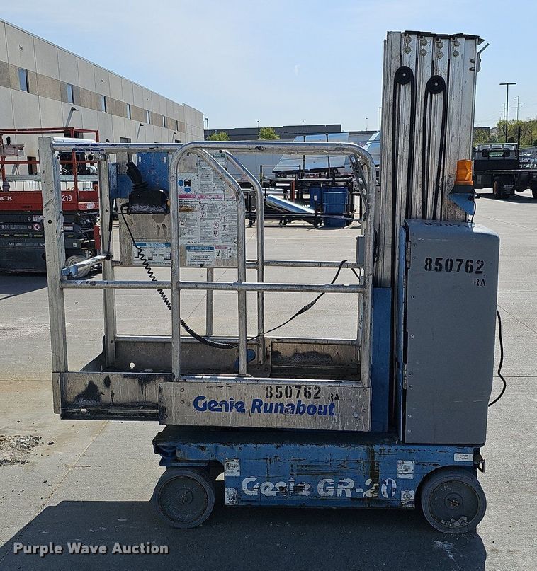 image for item LE9382 2011 Genie GR-20  vertical lift