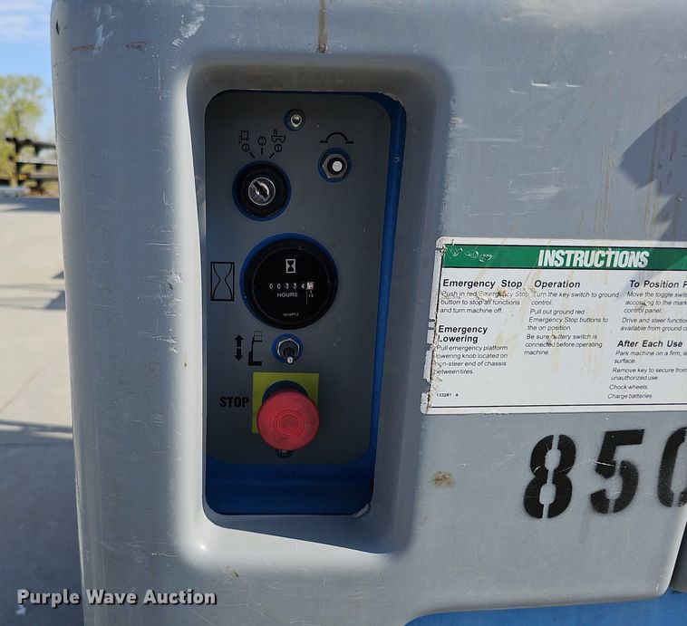 image for item LE9382 2011 Genie GR-20  vertical lift