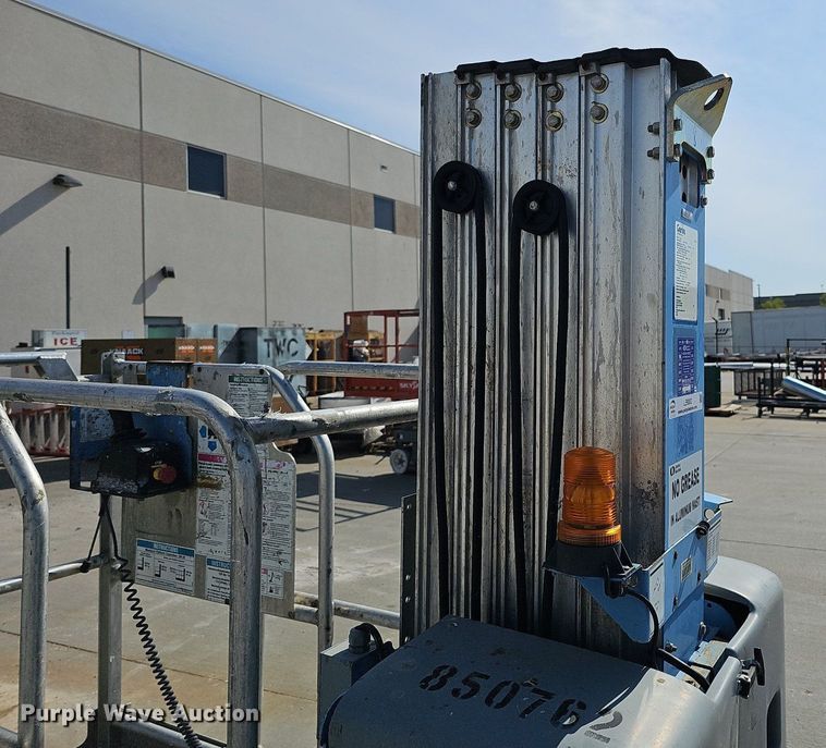 image for item LE9382 2011 Genie GR-20  vertical lift