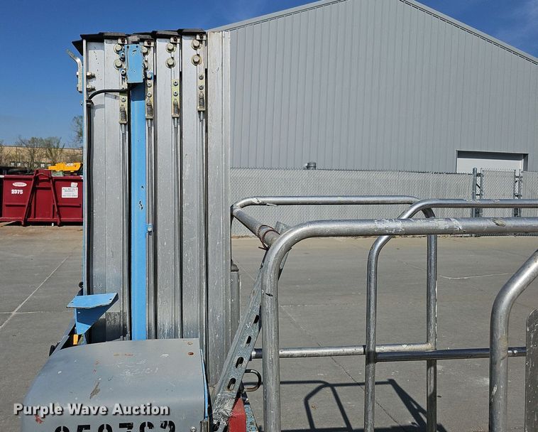 image for item LE9382 2011 Genie GR-20  vertical lift