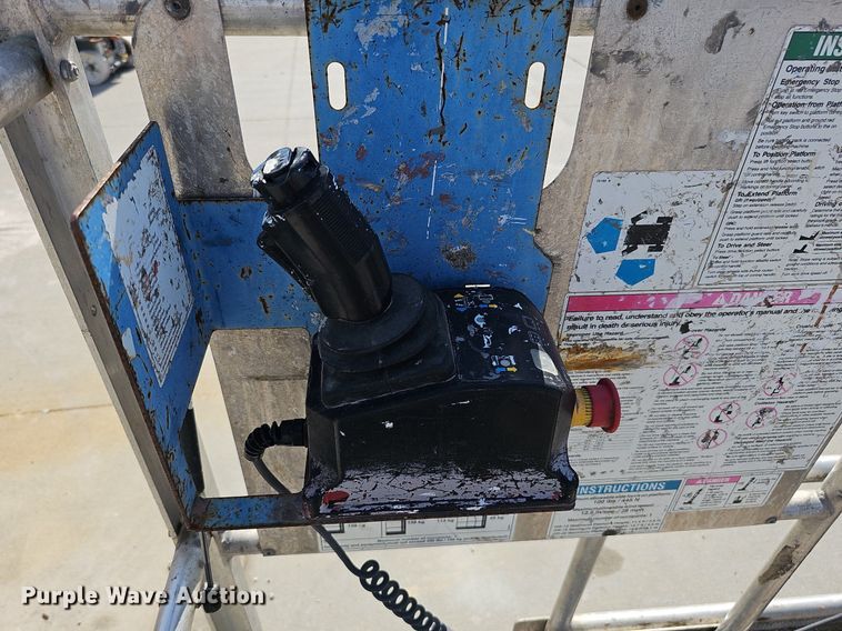 image for item LE9382 2011 Genie GR-20  vertical lift