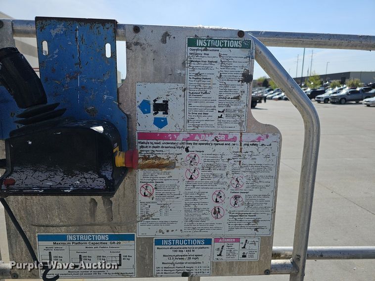 image for item LE9382 2011 Genie GR-20  vertical lift