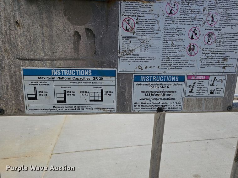 image for item LE9382 2011 Genie GR-20  vertical lift