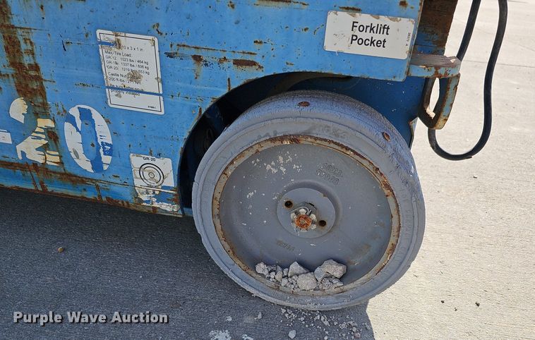 image for item LE9382 2011 Genie GR-20  vertical lift