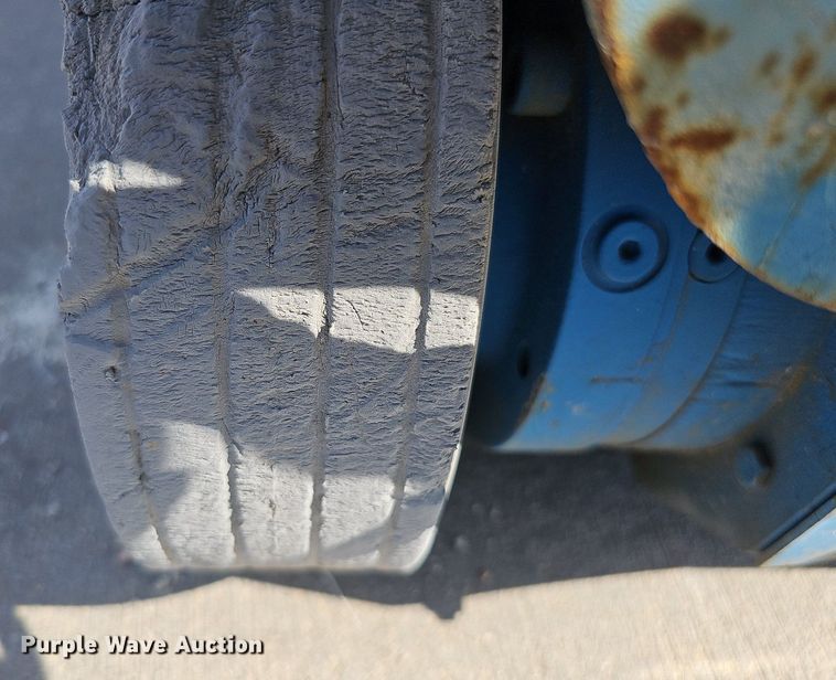 image for item LE9382 2011 Genie GR-20  vertical lift