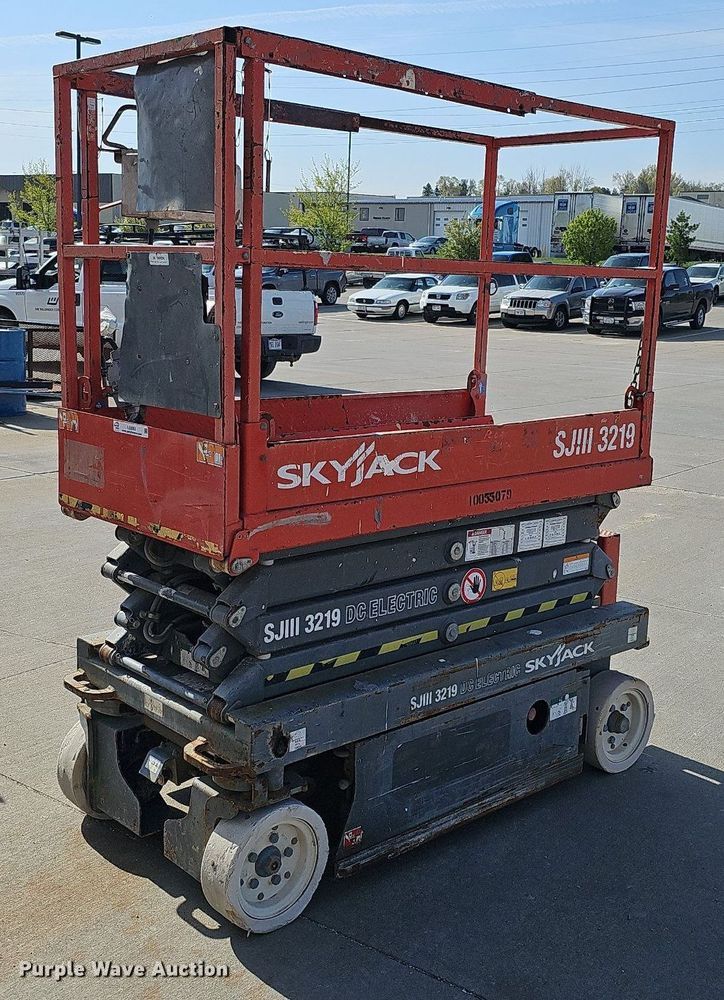 image for item LE9383 2012 Skyjack SJIII 3219  scissor lift
