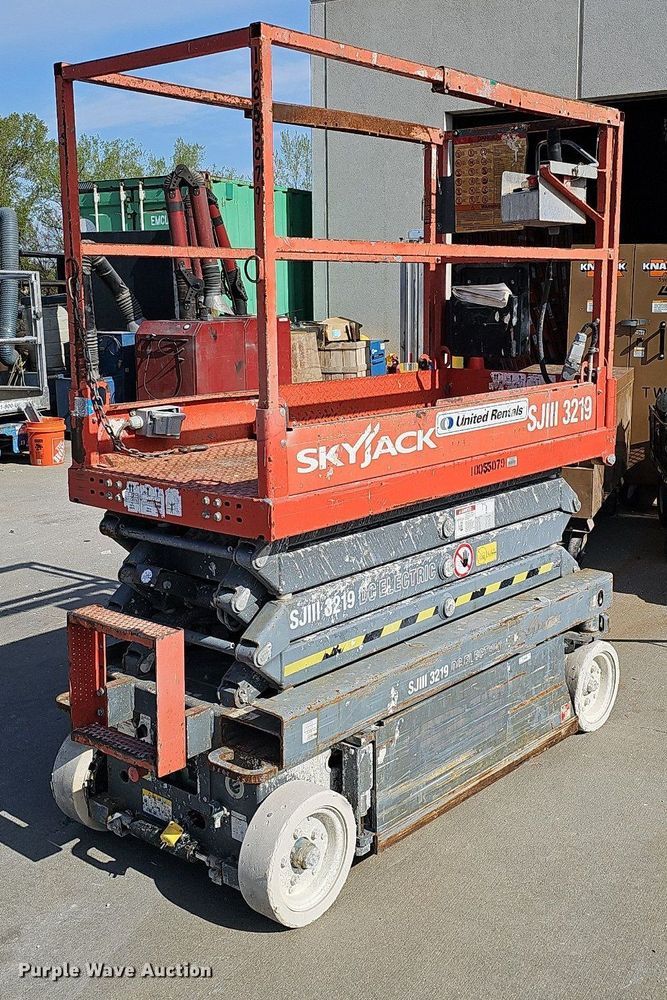 image for item LE9383 2012 Skyjack SJIII 3219  scissor lift