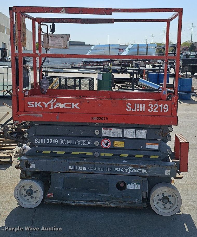 image for item LE9383 2012 Skyjack SJIII 3219  scissor lift