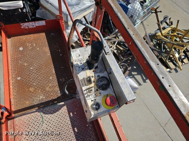 image for item LE9383 2012 Skyjack SJIII 3219  scissor lift