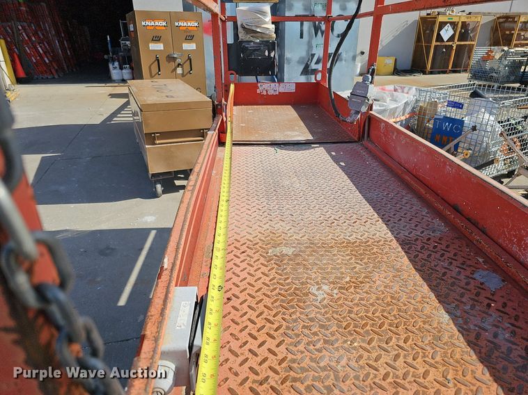 image for item LE9383 2012 Skyjack SJIII 3219  scissor lift